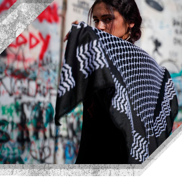 Kufiya Negra y Blanca. Producto de alta calidad, 60% algodón. Hecho en Nablus, Palestina.